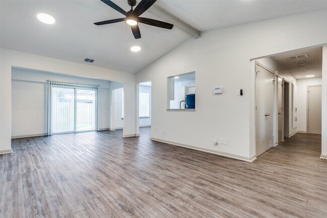 Foto del edificio - 2128 Trellis Pl