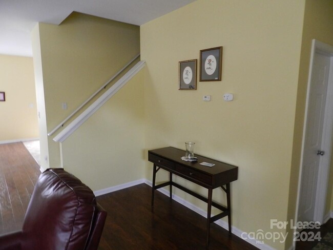 Foto del edificio - 8615 Carolina Lily Ln
