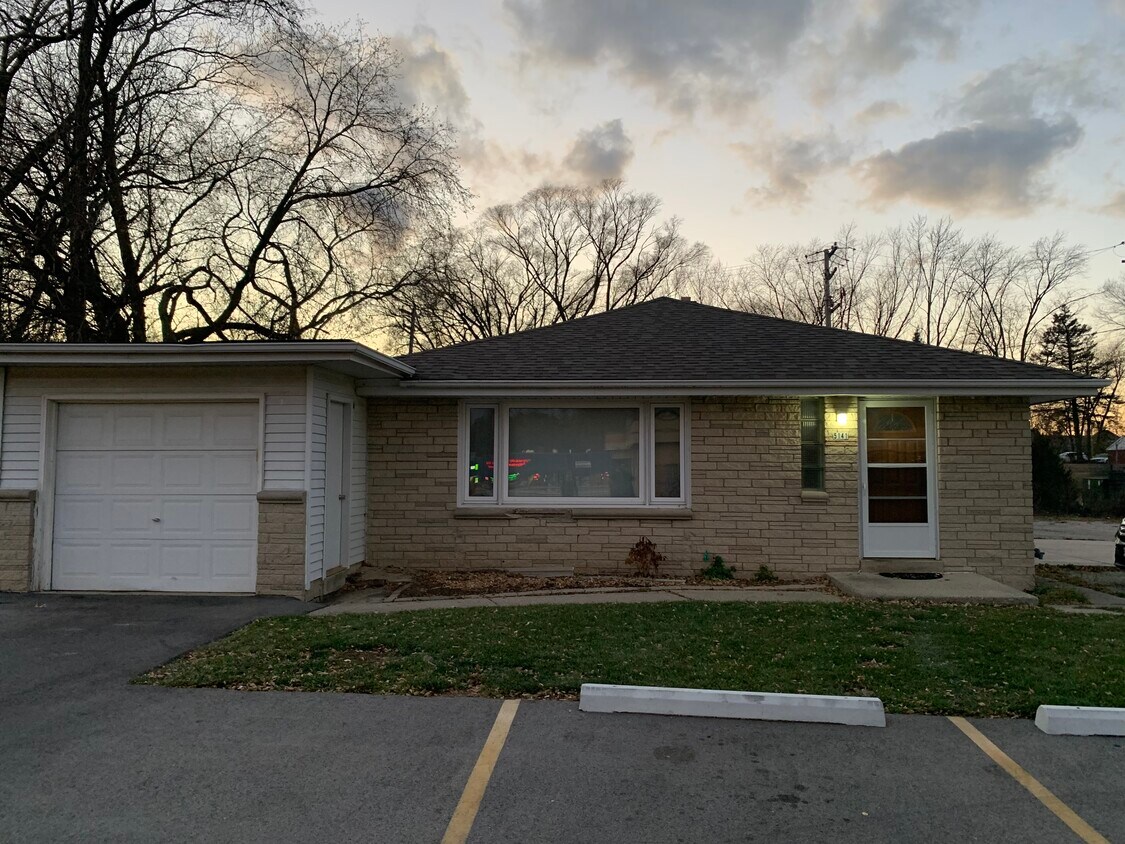 Primary Photo - 5141 S 108th St