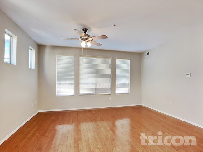 Foto del edificio - 16825 N 14th St