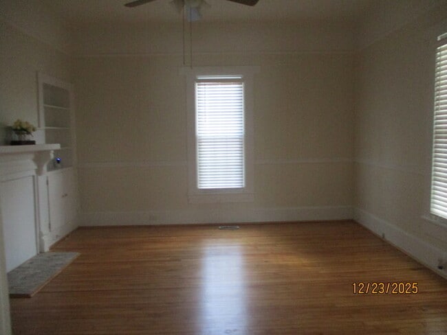 Building Photo - 406 S Rose Ave