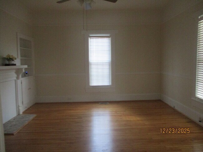 Foto del edificio - 406 S Rose Ave