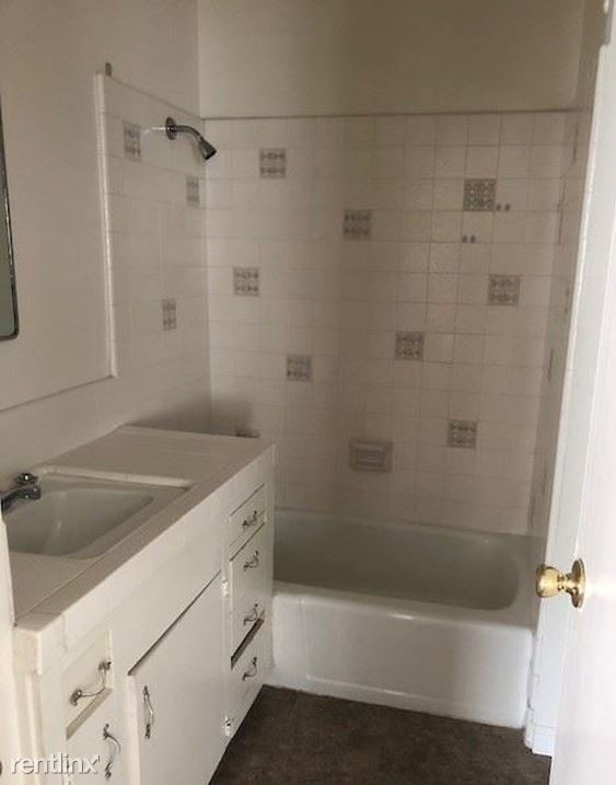 Foto del edificio - 2 br, 1 bath Apartment - 3464 S Chester Ave