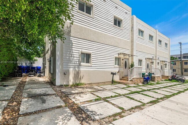 Foto del edificio - 1013 SW 7th St