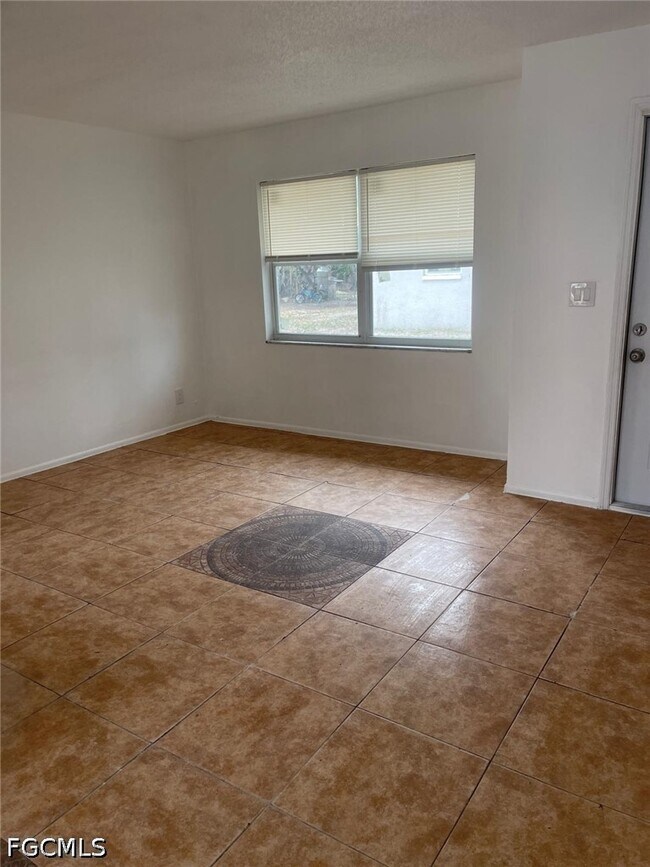 Foto del edificio - 5413-5427-5427 Third Ave