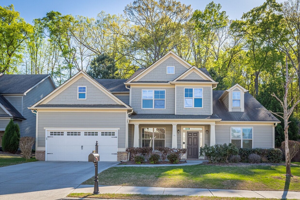 Foto principal - Much Sought After Home In Hall County, GA;...