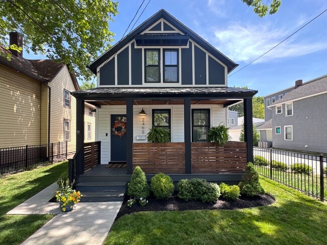Building Photo - 2465 Tremont Ave