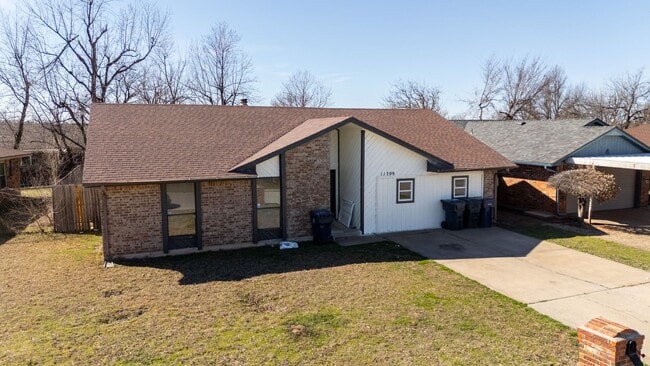 Building Photo - Cute 4 bedroom House