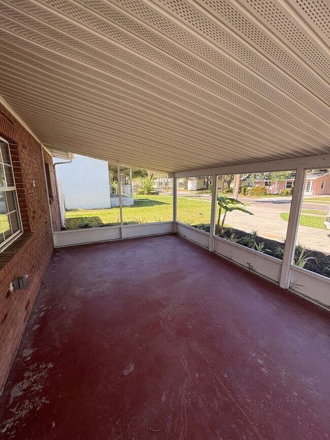 Foto del edificio - Tarpon Springs home close to downtown!