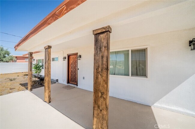 Foto del edificio - 59128 Nelson Ave