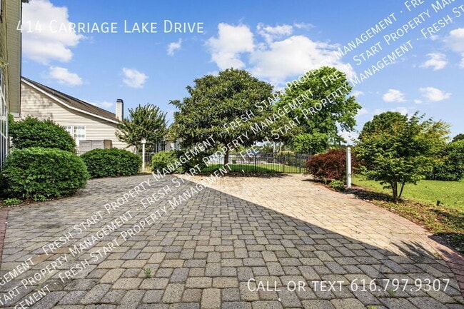 Photo - 414 Carriage Lake Dr House