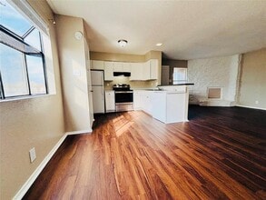 Building Photo - 10309 Brownie Dr