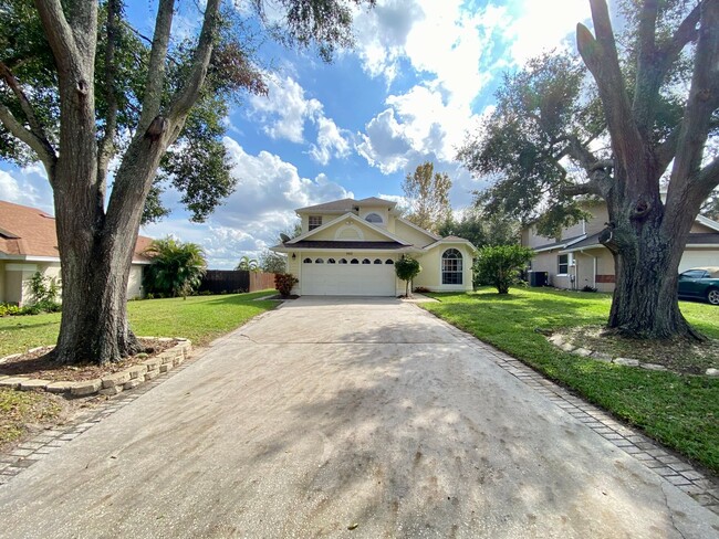 Foto del edificio - LAKE FRONT 3 BEDROOM HOME