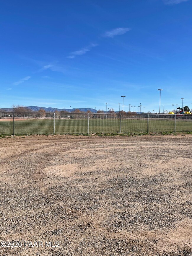 Foto del edificio - 1118 Helsing Rd