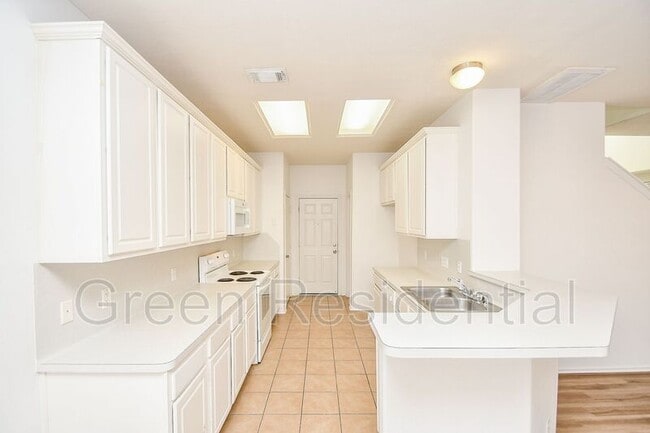 Building Photo - 16114 Sandy Path Ln