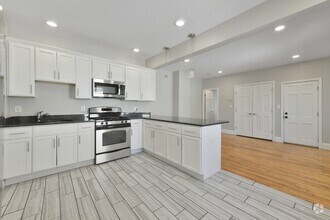 Building Photo - 10 Howell Ct
