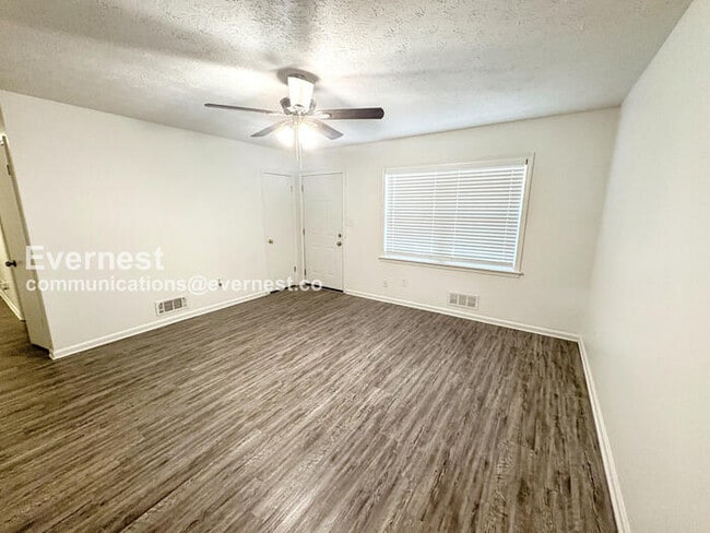 Building Photo - 10085 Brass Ring Rd