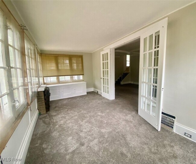 Building Photo - 825 Elmore Ave