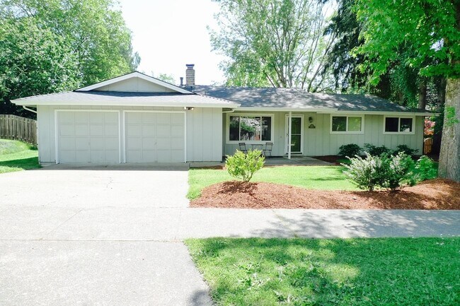 Building Photo - 3 bed 1.5 bath in great location next to W...