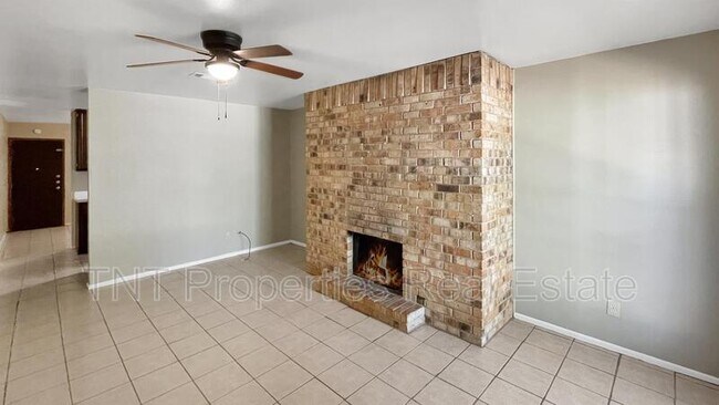 Foto del edificio - 1925 Pine Tree Dr