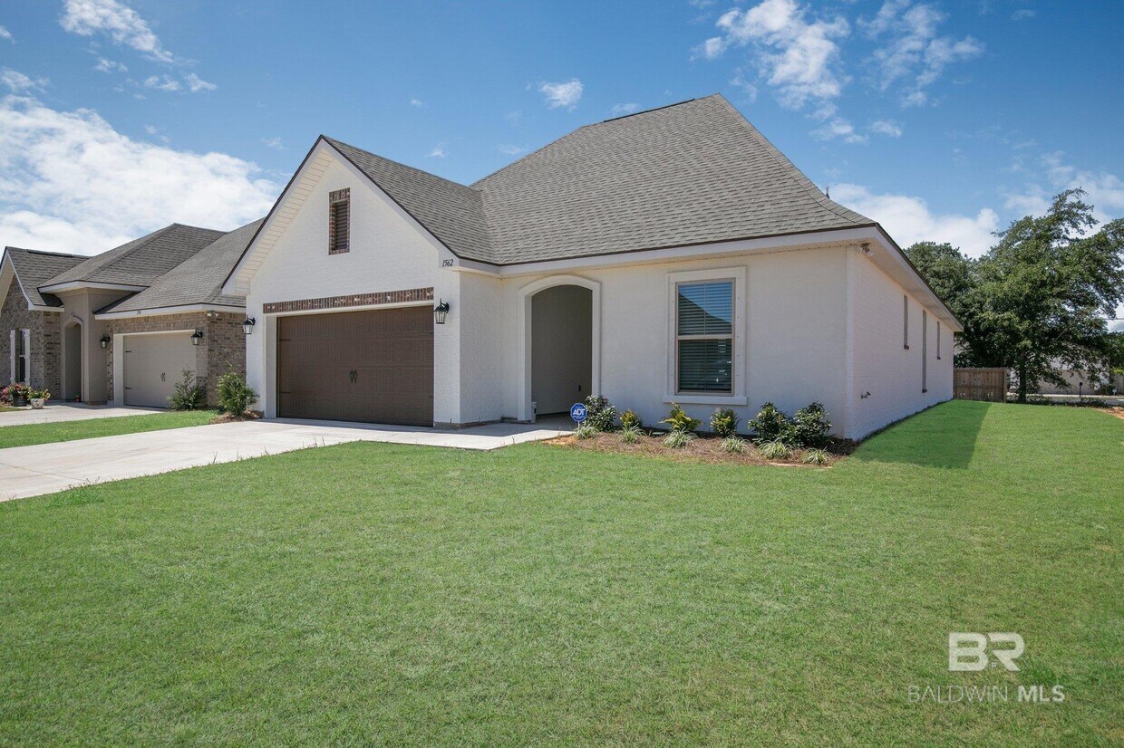 Primary Photo - 1562 Fenton Cir
