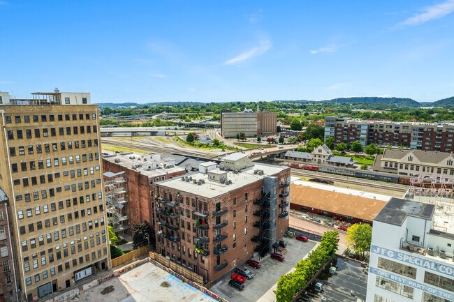 Foto del edificio - 220 W Jackson Ave