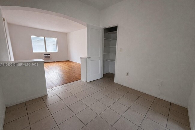 Foto del edificio - 945 Bay Dr