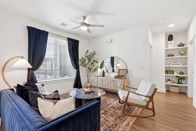 Building Photo - Bandera Ridge