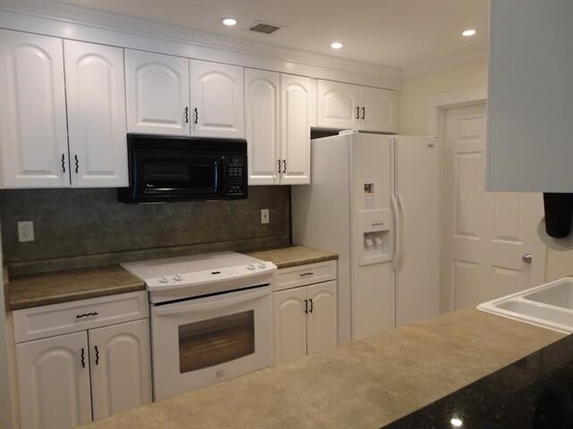 Building Photo - 20 Ledgewood Hills Dr