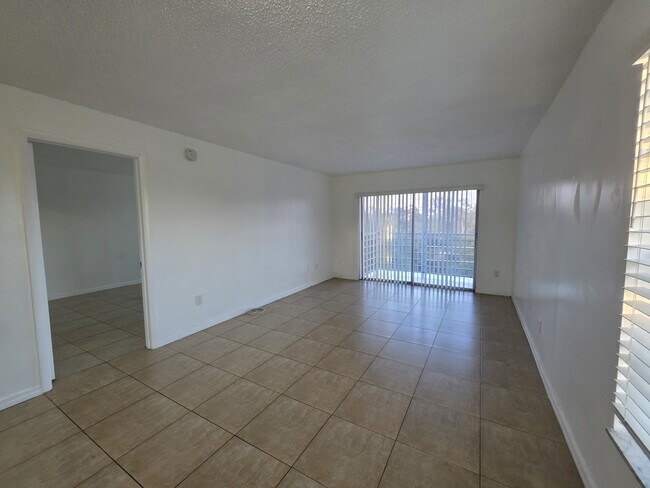 Foto del edificio - 2800 NW 56th Ave