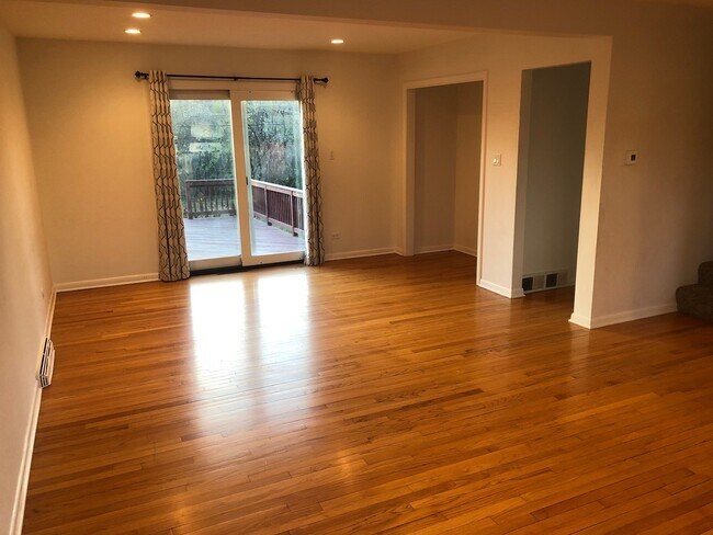 Foto del edificio - 918 Meadow Rd