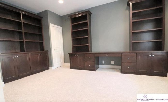 Foto del edificio - 6 bedroom in Omaha NE 68136
