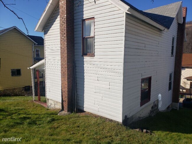 Foto del edificio - 3 br, 1 bath House - 703 Maple St 1 Unit 1