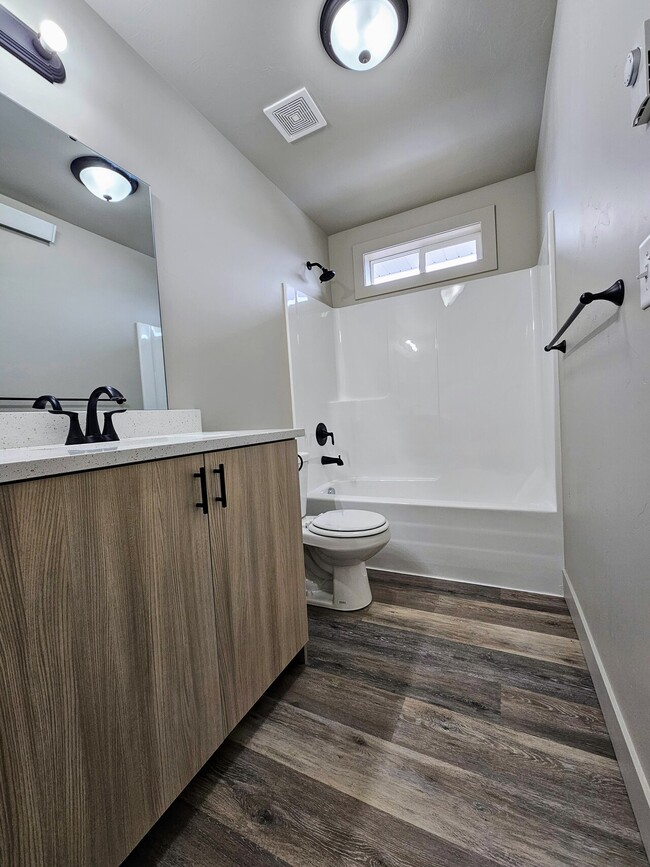 Building Photo - Freedom Acres 8-plex