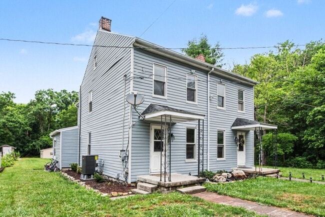 Building Photo - 215-217 Pine Grove Rd