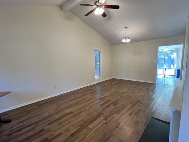 Building Photo - 118 Woodbridge Ln