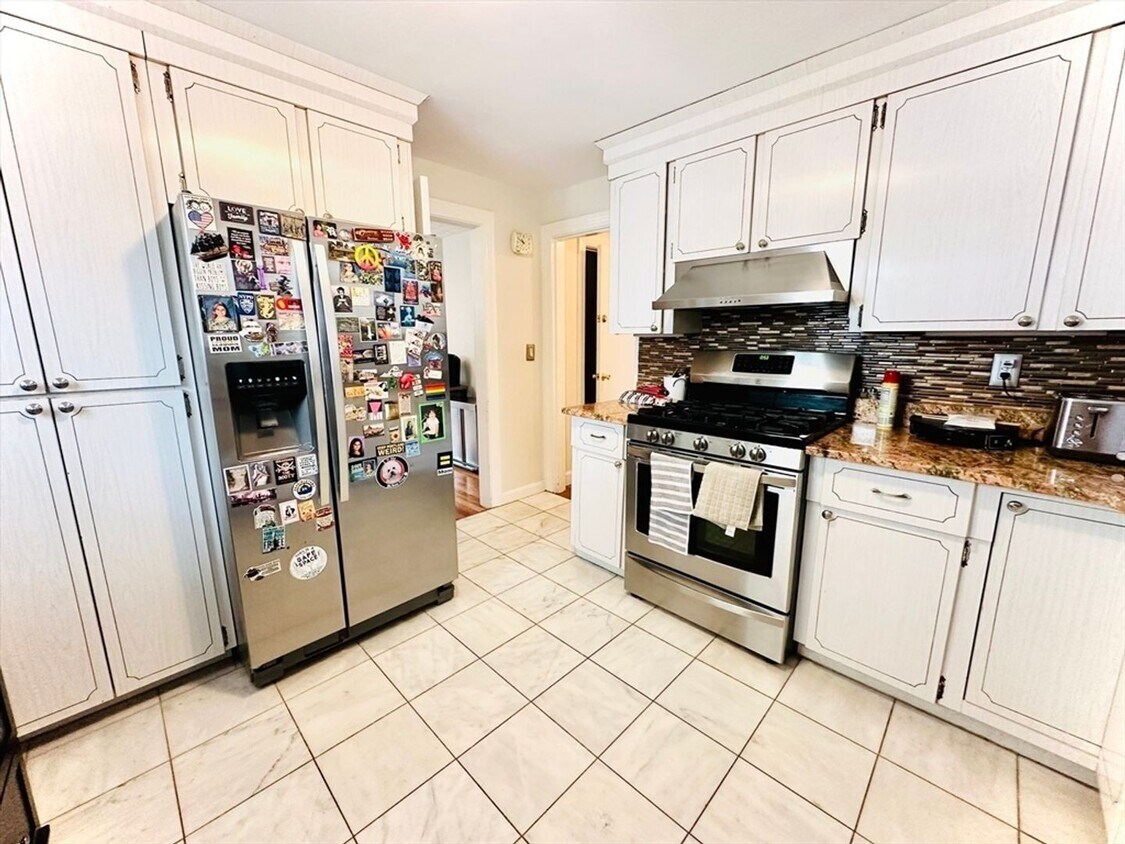 Building Photo - Brookline 3 bed 3 bath available now