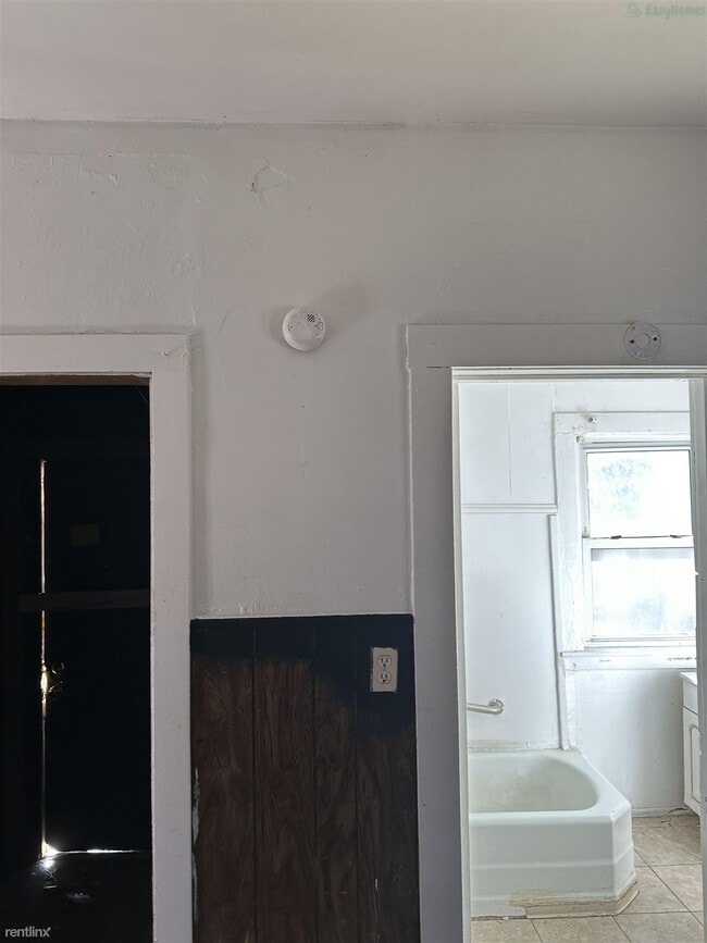 Building Photo - 2 br, 1 bath House - 1507 South Livingston...