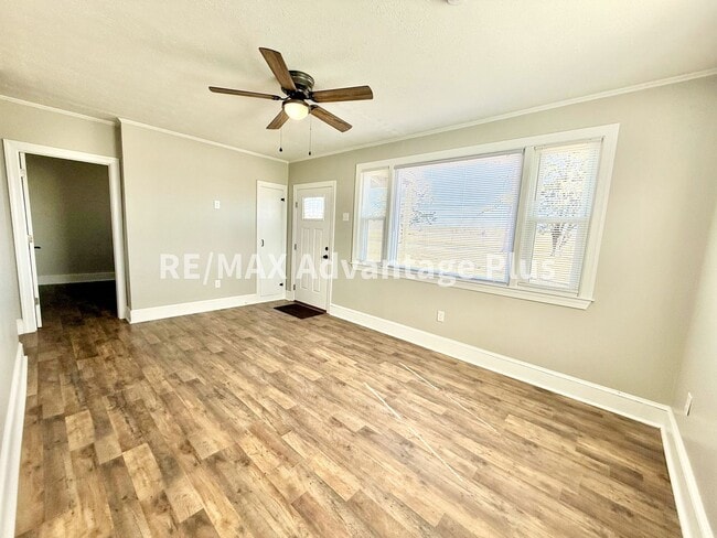 Building Photo - Charming renovated home in country setting