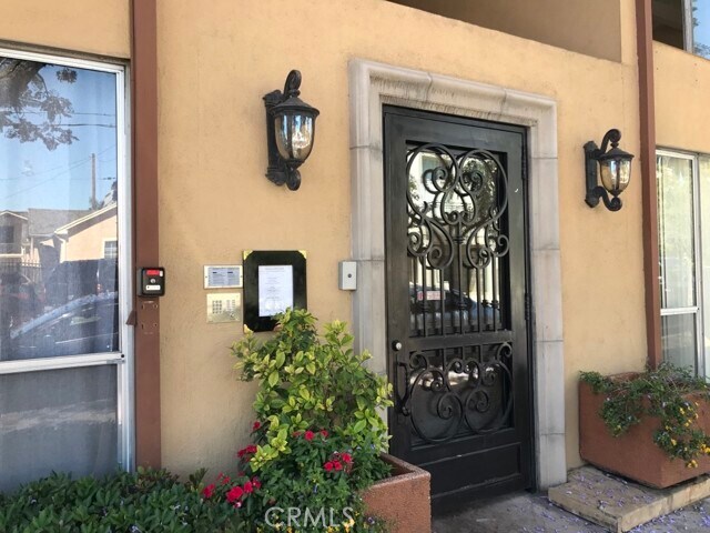 Building Photo - 325 Olive Ave