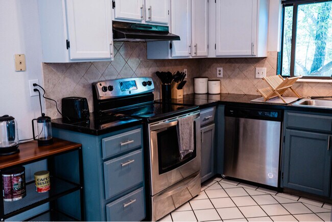 Foto del edificio - 6335 Chantilly Pl