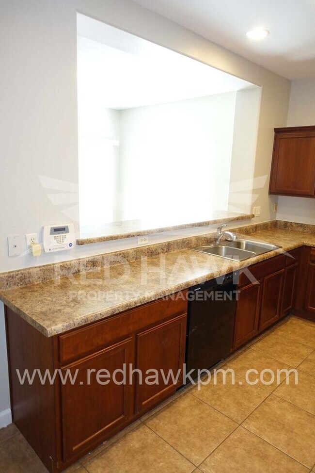 Building Photo - Freshly Painted Three Bedroom Plus Den, Tw...