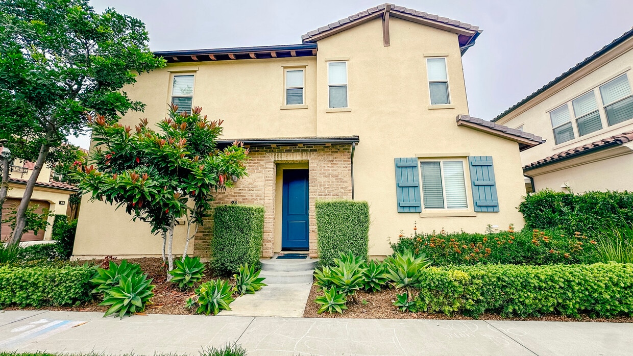 Outside - Front - 24 Clover