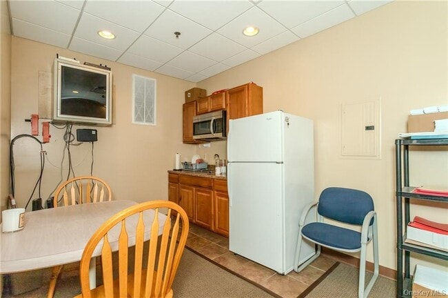 Building Photo - 5 Fair Lawn Dr