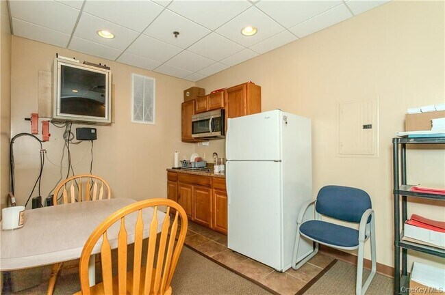 Foto del edificio - 5 Fair Lawn Dr
