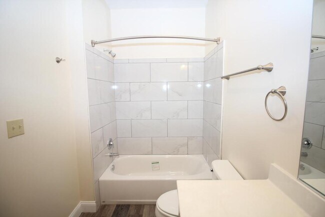 Building Photo - 1665 Kenton Rd