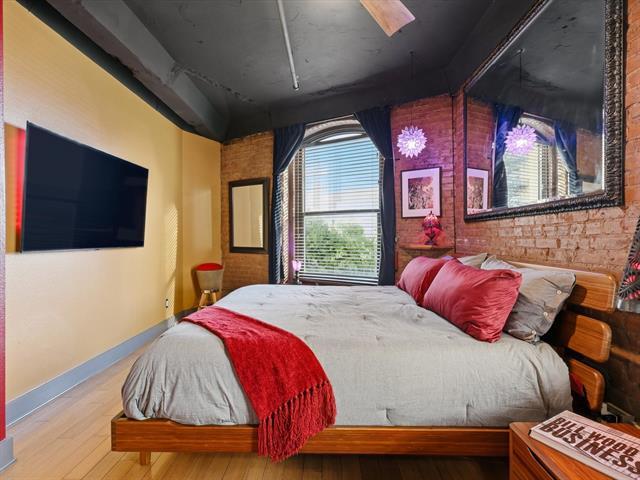 Foto del edificio - 910 Houston St