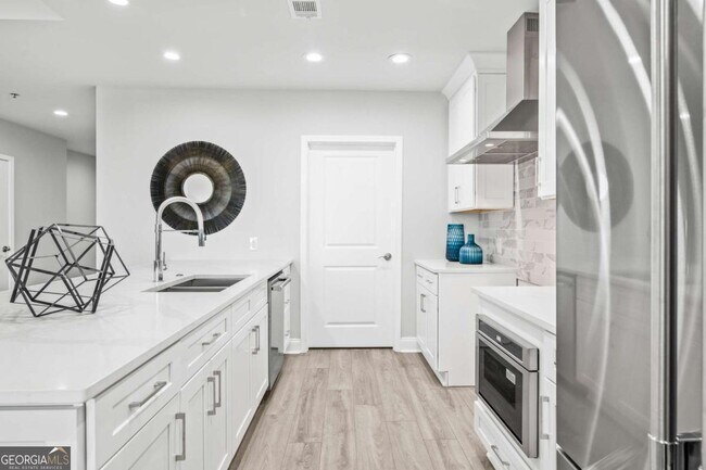 Building Photo - 270 17th St NW