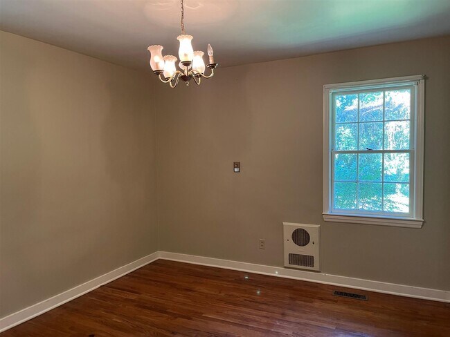 Foto del edificio - 1573 Three Springs Rd