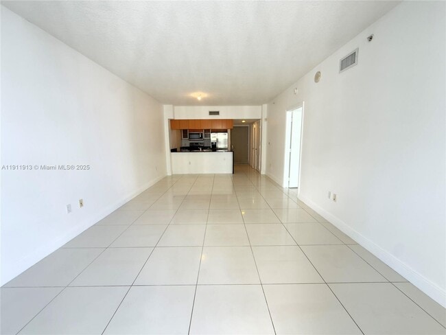 Building Photo - 1750 N Bayshore Dr